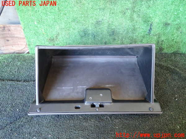 1UPJ-24777516]ハイエースワゴン100系(KZH100G)グローブボックス1 中古_m0003.jpg