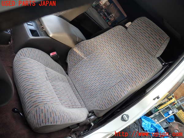 5UPJ-24777065]ハイエースワゴン100系(KZH100G)助手席シート 中古_m0001.jpg