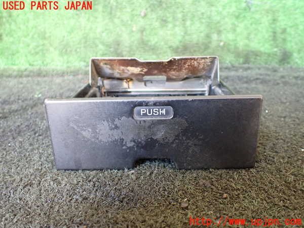 1UPJ-24777821]ハイエースワゴン100系(KZH100G)灰皿1 中古_m0001.jpg