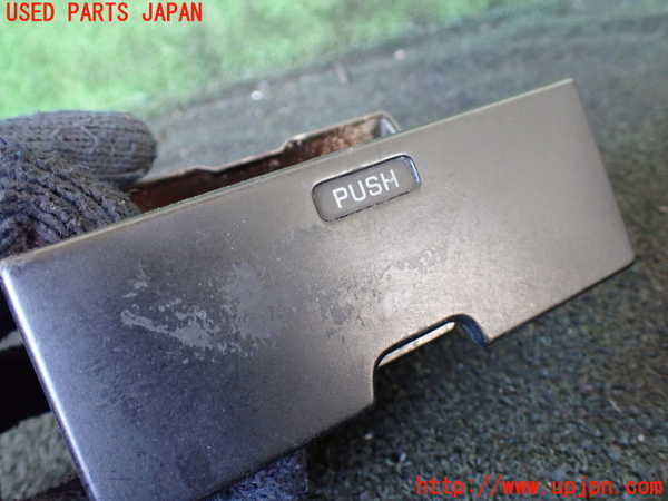 1UPJ-24777821]ハイエースワゴン100系(KZH100G)灰皿1 中古_m0002.jpg