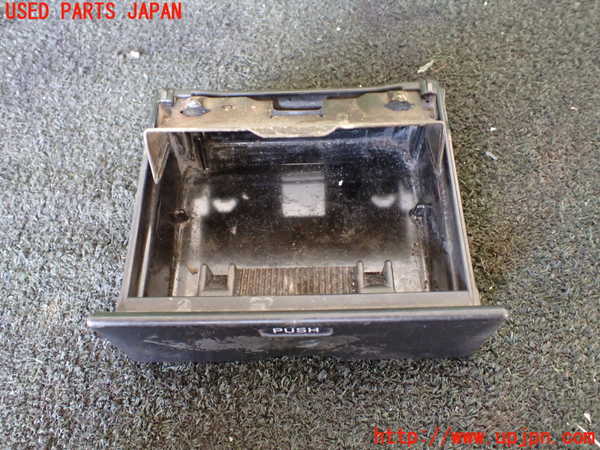 1UPJ-24777821]ハイエースワゴン100系(KZH100G)灰皿1 中古_m0003.jpg