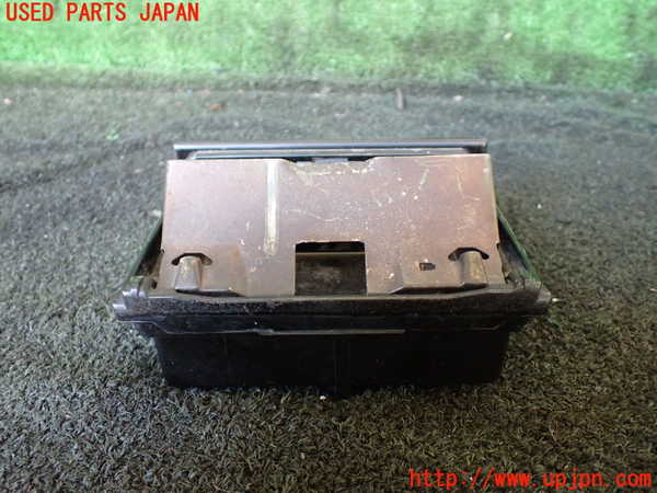 1UPJ-24777821]ハイエースワゴン100系(KZH100G)灰皿1 中古_m0004.jpg
