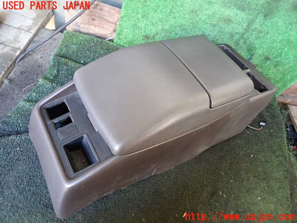 1UPJ-24777540]ハイエースワゴン100系(KZH100G)センターコンソール 中古_m0001.jpg