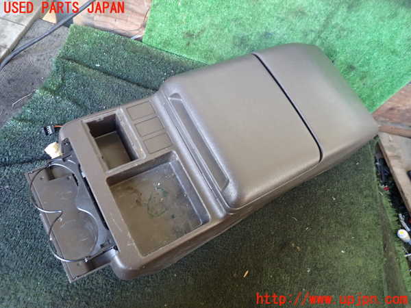 1UPJ-24777540]ハイエースワゴン100系(KZH100G)センターコンソール 中古_m0003.jpg