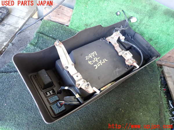 1UPJ-24777540]ハイエースワゴン100系(KZH100G)センターコンソール 中古_m0004.jpg
