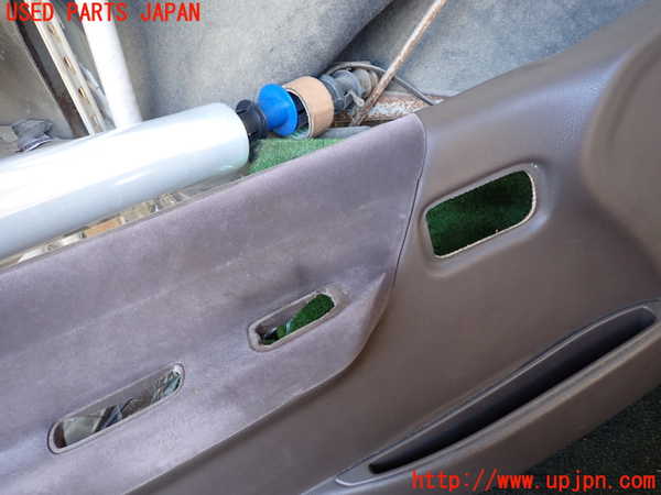 1UPJ-24771264]ハイエースワゴン100系(KZH100G)左前ドア内張り 中古_m0002.jpg