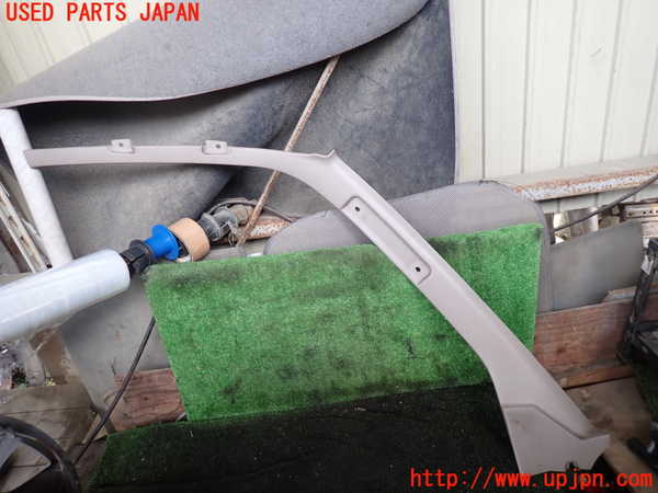 1UPJ-24777660]ハイエースワゴン100系(KZH100G)左フロントピラートリム 中古_m0001.jpg