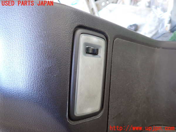 1UPJ-24777740]ハイエースワゴン100系(KZH100G)スカッフプレート 中古_m0002.jpg
