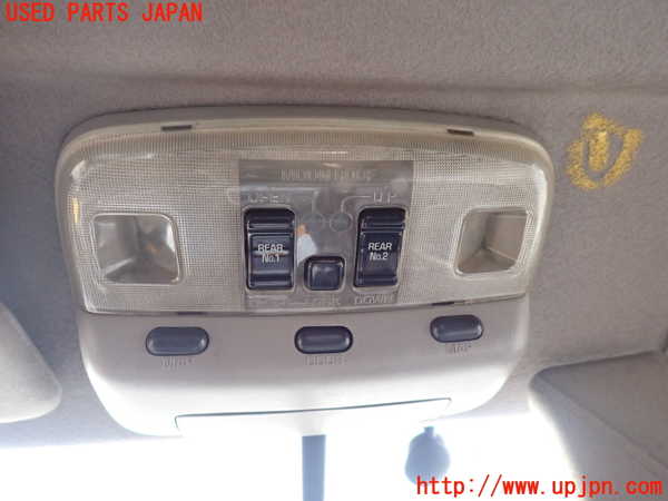 1UPJ-24776411]ハイエースワゴン100系(KZH100G)ルームランプ1 (1列目) 中古_m0001.jpg
