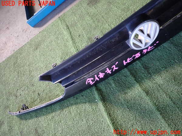 1UPJ-24801050]VW ゴルフ GTI(1HABF)ラジエターグリル 中古_m0003.jpg