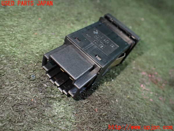 5UPJ-24806300]VW ゴルフ GTI(1HABF)デフォッガースイッチ 中古_m0002.jpg