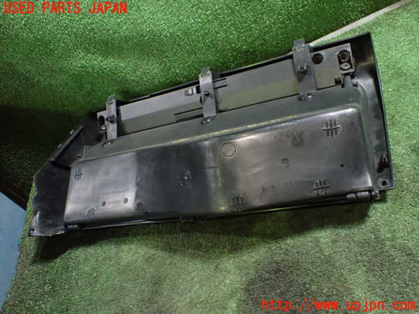 5UPJ-24807517]VW ゴルフ GTI(1HABF)グローブボックス2 中古_m0003.jpg