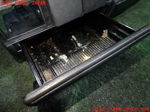 1UPJ-24807821]VW ゴルフ GTI(1HABF)灰皿1 中古_m0003.jpg
