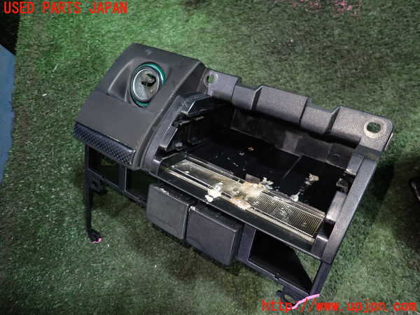 1UPJ-24807821]VW ゴルフ GTI(1HABF)灰皿1 中古_m0004.jpg