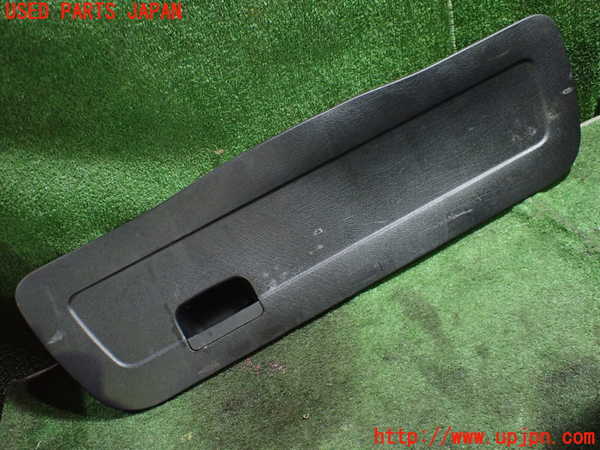 5UPJ-24801578]VW ゴルフ GTI(1HABF)バックドア内張り 中古_m0001.jpg