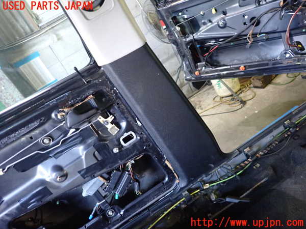 5UPJ-24807670]VW ゴルフ GTI(1HABF)左センターピラートリム 中古_m0003.jpg