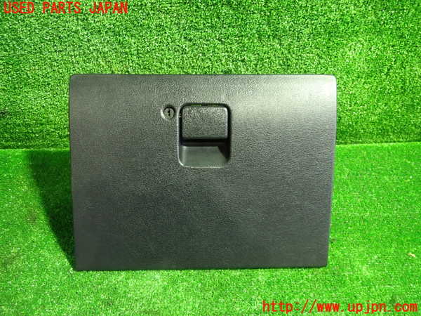 5UPJ-24817516]ロードスター(NA8C)グローブボックス1 中古_m0001.jpg