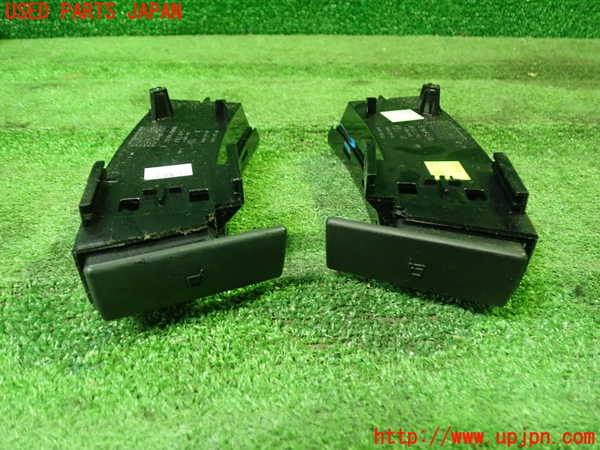 5UPJ-24837810]BMW Z4 ロードスター E85(BT25)ドリンクホルダー 中古_m0001.jpg