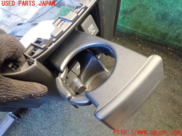 5UPJ-24857810]ステップワゴン スパーダ ハイブリッド(RP5)ドリンクホルダー 中古_m0002.jpg