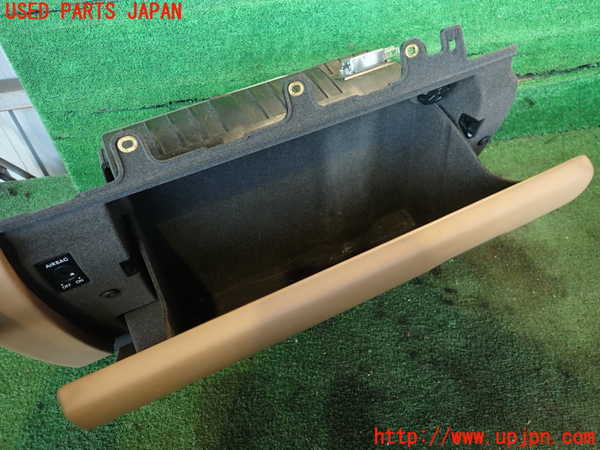 2UPJ-24867516]ポルシェ・カイエン S(92AM48A)グローブボックス1 中古_m0004.jpg