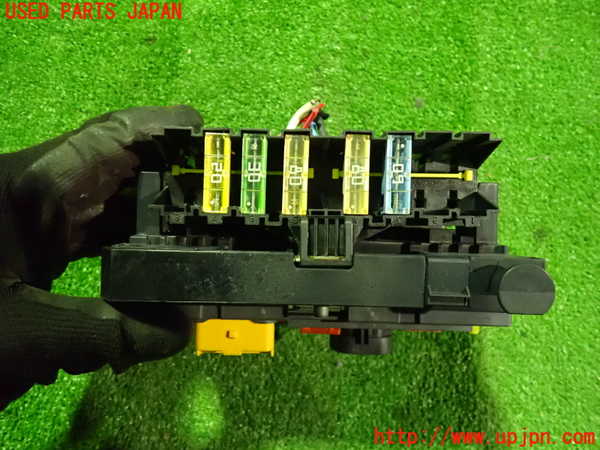 2UPJ-24916741]プジョー・RCZ(T7R5F02)ヒューズボックス1 中古_m0002.jpg