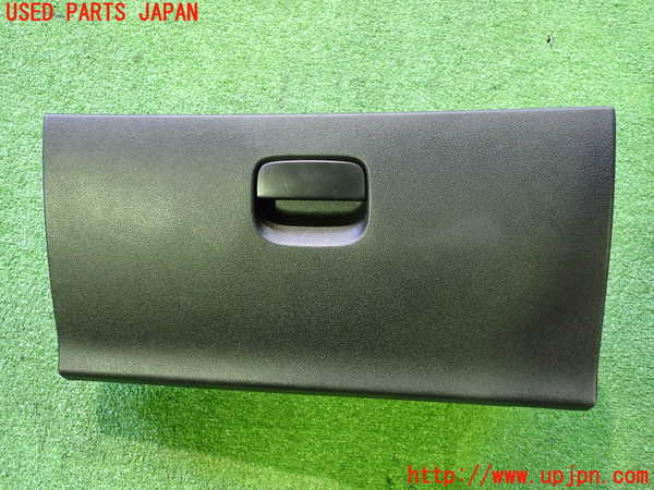 2UPJ-24917516]プジョー・RCZ(T7R5F02)グローブボックス1 中古_m0001.jpg
