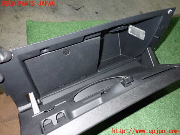 2UPJ-24917516]プジョー・RCZ(T7R5F02)グローブボックス1 中古_m0002.jpg