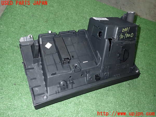 2UPJ-24917516]プジョー・RCZ(T7R5F02)グローブボックス1 中古_m0003.jpg