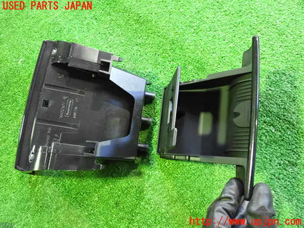 2UPJ-24917821]プジョー・RCZ(T7R5F02)灰皿1 中古_m0003.jpg