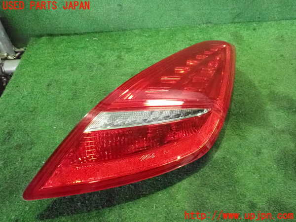 2UPJ-24921530]プジョー・RCZ(T7R5F03)右テールランプ 中古_m0001.jpg