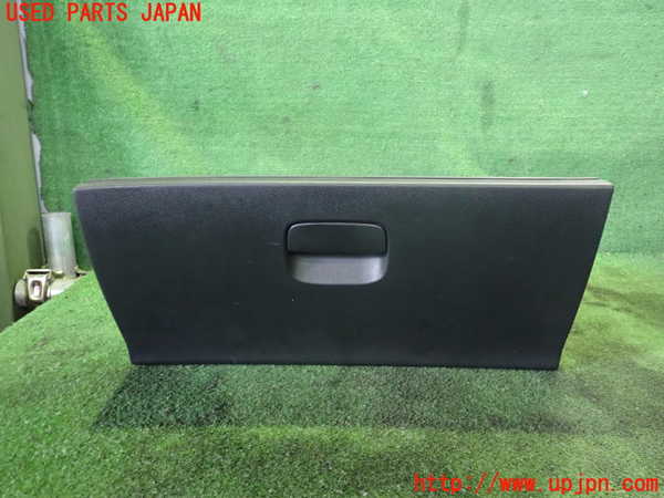 2UPJ-24927516]プジョー・RCZ(T7R5F03)グローブボックス1 中古_m0001.jpg