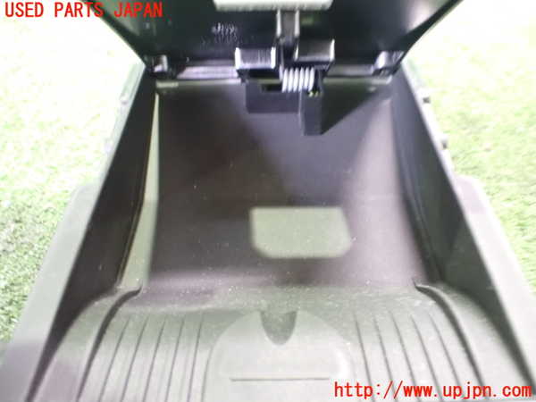 2UPJ-24927842]プジョー・RCZ(T7R5F03)小物入れ2 中古_m0003.jpg