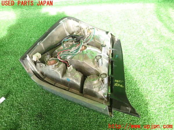 2UPJ-24951530]クラウン マジェスタ(JZS177)右テールランプ 中古_m0003.jpg