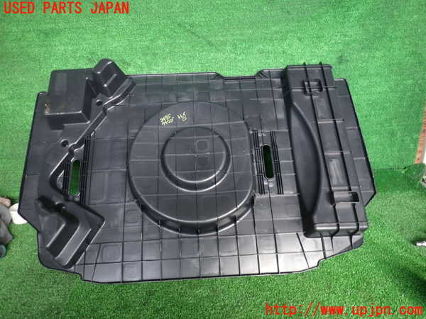 2UPJ-24957771]クラウン マジェスタ(JZS177)ラゲッジトレイ1 中古_m0002.jpg