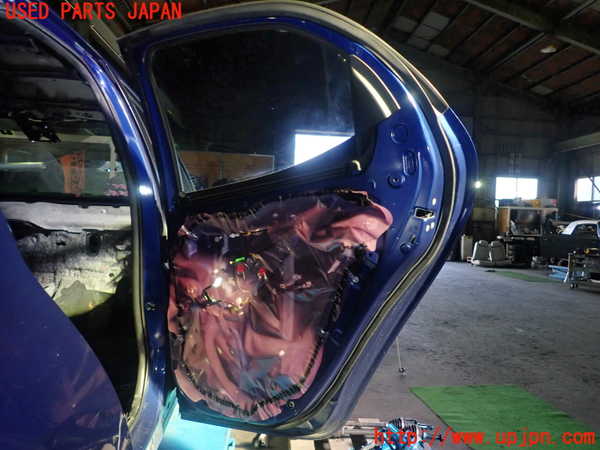 5UPJ-24961290]ヤリス(YARIS) ハイブリッド(MXPH10)右後ドア M2L2 中古_m0002.jpg