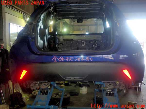 1UPJ-24961610]ヤリス(YARIS) ハイブリッド(MXPH10)リアバンパー 中古_m0001.jpg