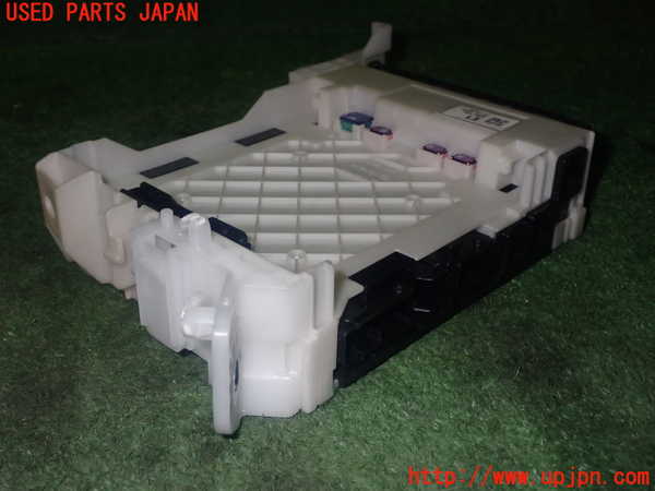 1UPJ-24966742]ヤリス(YARIS) ハイブリッド(MXPH10)ヒューズボックス2 中古_m0002.jpg