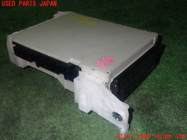 1UPJ-24966742]ヤリス(YARIS) ハイブリッド(MXPH10)ヒューズボックス2 中古_m0003.jpg
