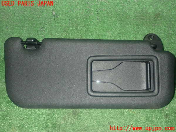 1UPJ-24967625]ヤリス(YARIS) ハイブリッド(MXPH10)室内サンバイザー右側 中古_m0002.jpg