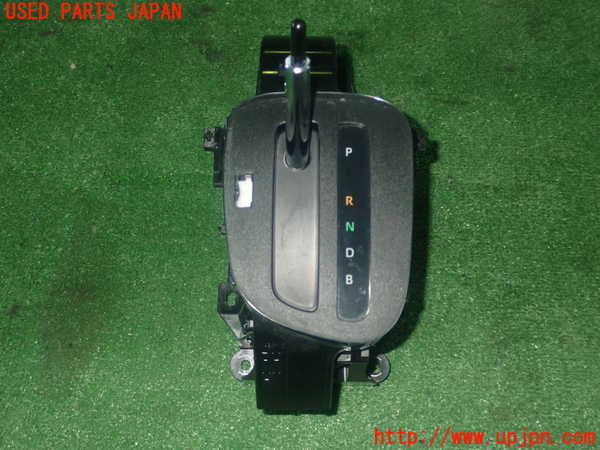 1UPJ-24967555]ヤリス(YARIS) ハイブリッド(MXPH10)ATシフトレバー 中古_m0001.jpg