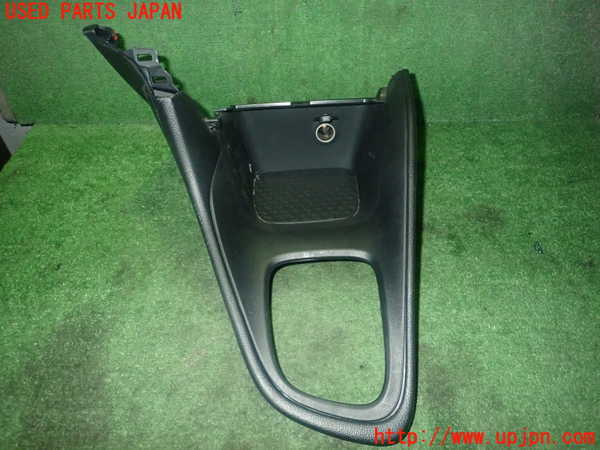 1UPJ-24967549]ヤリス(YARIS) ハイブリッド(MXPH10)コンソール 中古_m0001.jpg
