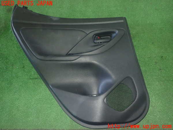 5UPJ-24961324]ヤリス(YARIS) ハイブリッド(MXPH10)左後ドア内張り 中古_m0001.jpg
