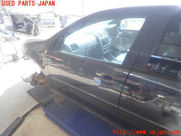 5UPJ-24981260]VW ゴルフ R32(1KBUBF)左前ドア SEKURIT M635 中古_m0001.jpg
