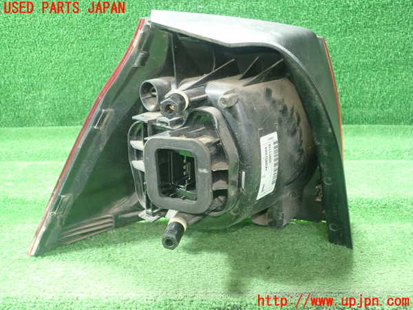 1UPJ-24981530]VW ゴルフ R32(1KBUBF)右テールランプ 中古_m0003.jpg
