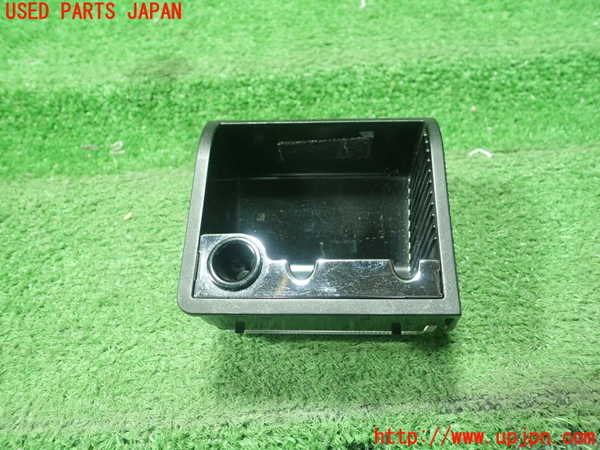 1UPJ-24987821]VW ゴルフ R32(1KBUBF)灰皿1 中古_m0001.jpg