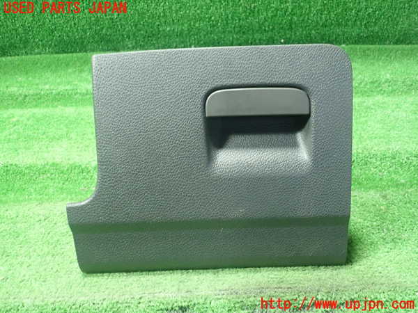 1UPJ-24987841]VW ゴルフ R32(1KBUBF)小物入れ1 中古_m0001.jpg