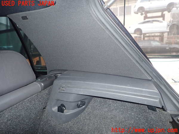 1UPJ-24987675]VW ゴルフ R32(1KBUBF)右リアピラートリム 中古_m0001.jpg