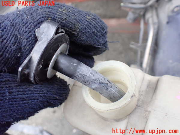 5UPJ-24992410]ハイラックスサーフ(KZN185W)ラジエータータンク 中古_m0002.jpg