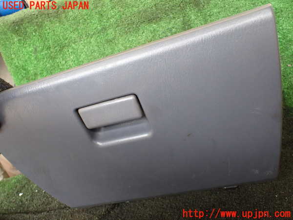 5UPJ-24997516]ハイラックスサーフ(KZN185W)グローブボックス1 中古_m0002.jpg