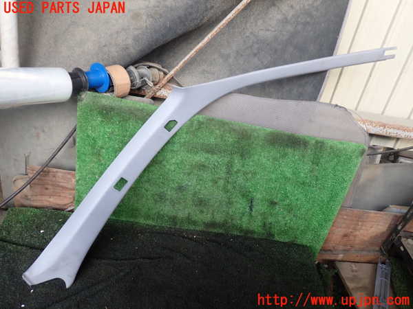 5UPJ-24997655]ハイラックスサーフ(KZN185W)右フロントピラートリム 中古_m0001.jpg